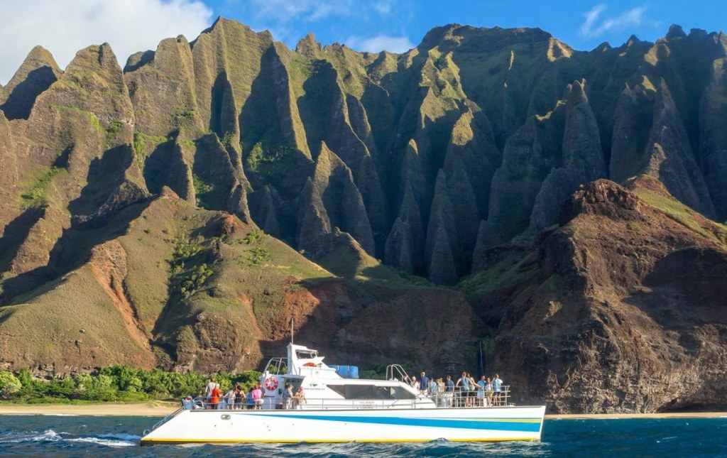 Picture of: Holo Holo Charters Napali Sunset Cruise – Kauai Vacation Tours
